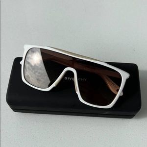 Givenchy
Women's White Gv 7040/s 99mm Sunglasses